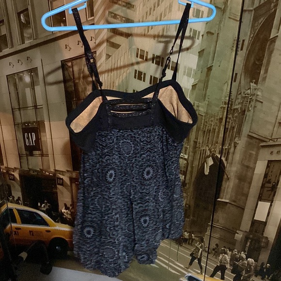 EUC woman’s size 4 (Ivivva by Lululemon) black and grey tank - Picture 2 of 7